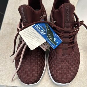 Reebok Ortholite women 5.5 US new